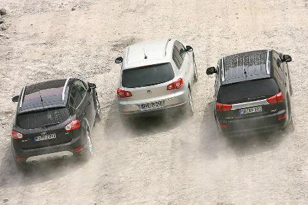 Zwar sind die drei keine echten Geländewagen, vor steilen Anstiegen kapituliert dank Allradantrieb jedoch keiner.