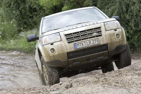 Im Gelände macht dem Freelander, der dafür verschiedene Allrad-Programme bereithält, keiner etwas vor.