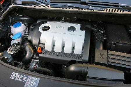 Der rustikale, aber durchzugsstarke Pumpe-Düse-Diesel trägt zwar akustisch wenig dazu bei, gibt aber ansonsten wie die Sechs...