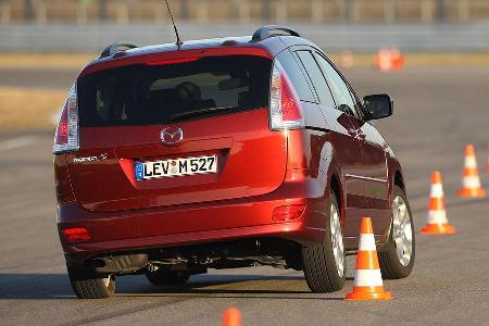 Trotz seiner etwas gefühllosen Lenkung bleibt er aber insgesamt gut beherrschbar