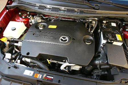Den höchsten Testverbrauch erzielt der Mazda und ansonsten fällt der 143 PS-Motor durch spürbares Anfahrruckeln auf.