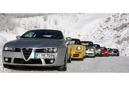 Starke Besetzung: Zum sport auto-Allradvergleich in Saalfelden traten der Alfa Brera 3.2 Q4, der Porsche 911 Carrera 4S, der... Starke Besetzung: Zum sport auto-Allradvergleich in Saalfelden traten der Alfa Brera 3.2 Q4, der Porsche 911 Carrera 4S, der...