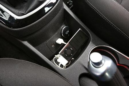 Ford Fiesta 1.0 Ecoboost Start-Stopp Titanium, Stauraum, Anschlüsse