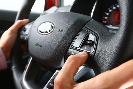 Kia Rio 1.2 Spirit, Lenkrad, Bedienelemente