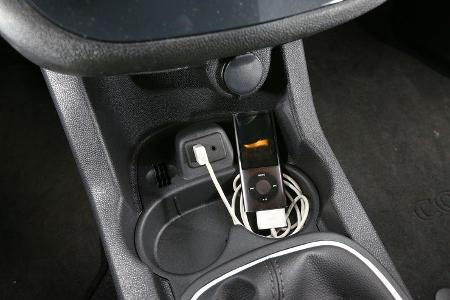 Opel Corsa 1.4 Innovation, Anschlüsse