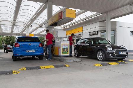 Mini One D, VW Polo 1.4 TDI Blue Motion, Tankstelle