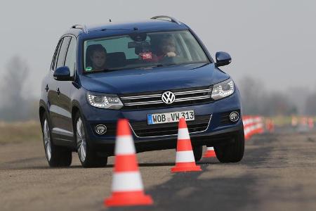 VW Tiguan 2.0 TDI BMT, Frontansicht, Slalom