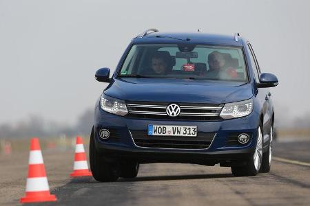 VW Tiguan 2.0 TDI BMT, Frontansicht, Slalom