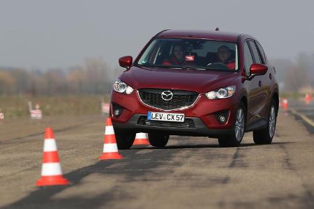 Mazda CX-5 2.2 D, Frontansicht, Slalom