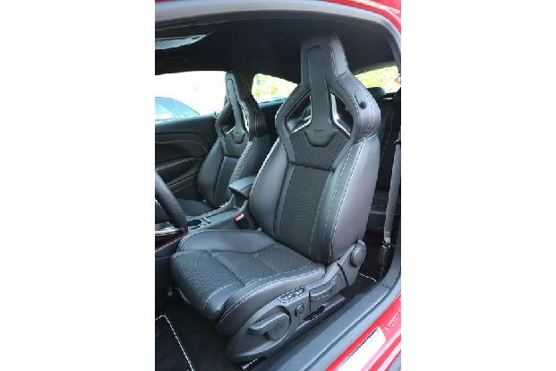 Opel Astra OPC, Fahrersitz