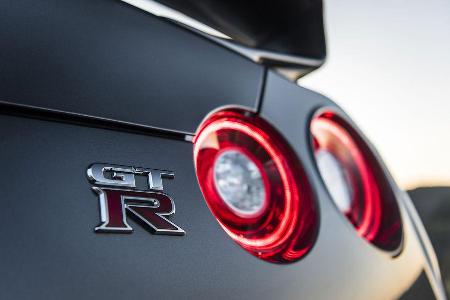 Nissan GT-R 2016, Front