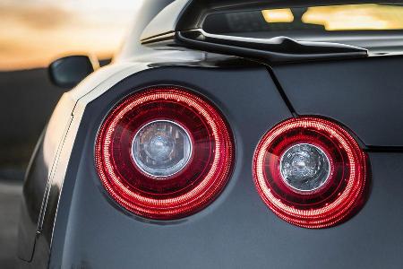 Nissan GT-R 2016, Front