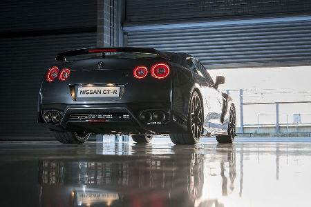 Nissan GT-R 2016, Front