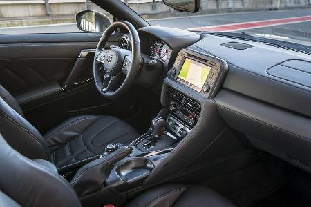 Nissan GT-R 2016, Front