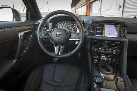 Nissan GT-R 2016, Front