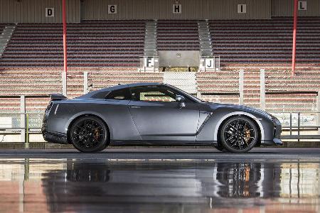 Nissan GT-R 2016, Front