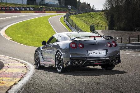 Nissan GT-R 2016, Front