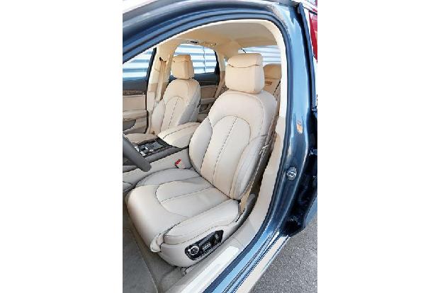 Audi A8 3.0 TDI Clean Diesel, Fahrersitz
