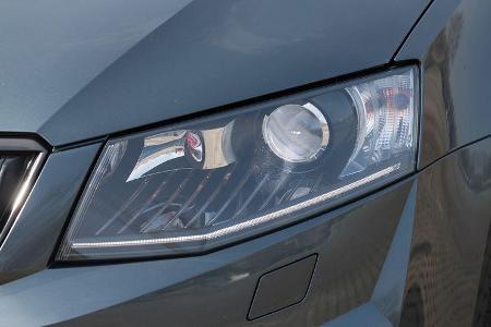 Skoda Octavia Combi RS 2.0 TSI, Frontscheinwerfer
