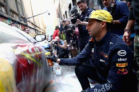 Ricciardo & Verstappen - Red Bull - Graffiti - Aston Martin - GP Australien 2018