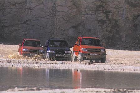 Kia Sportage 2.0, Mitsubishi Pajero Pinin 1.8, Suzuki Grand Vitara 2.0 Kia Sportage 2.0, Mitsubishi Pajero Pinin 1.8, Suzuki Grand Vitara 2.0