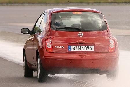 Dafür verhält sich der Micra bis in den Grenzbereich sehr gutmütig. Stoisch und neutral folgt er dem vorgegebenen Kurs und l...