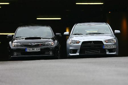 Von der Leine gelassen werden der Mitsubishi Lancer Evolution und der Subaru Impreza WRX STI, die Rallye-Simulatoren für die...