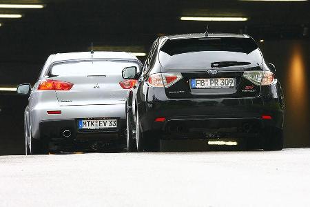 Nur der Lancer trägt noch Flügel, der Impreza dagegen eine Dachverlängerung.