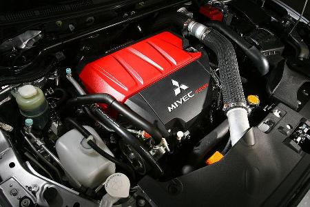 Laufruhiger, aber ruckelnder Mitsubishi-Zweiliter mit geringer Motorbremswirkung.