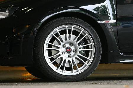 2,5 Liter Hubraum und 300 PS stecken im Subaru.