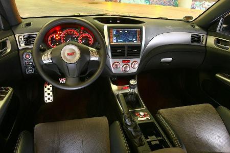 Die hinterleuchteten Instrumente des Impreza sind etwas schwierig abzulesen.