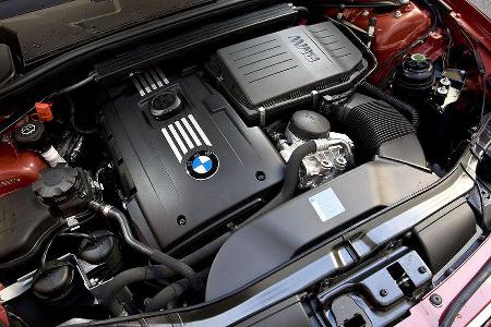 Seine Kraft schöpft er aus einem Sechs-Zylinder-Reihenmotor ...