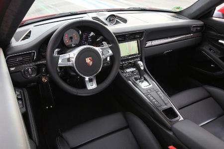 Porsche 911 Carrera S, Cockpit