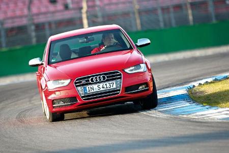 Audi S4 3.0 TFSI, Frontansicht, Kurvenfahrt