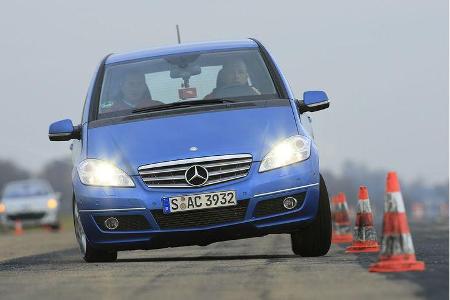 Starke Wankneigung, deutliches Untersteuern und harscher ESP-Eingriff – nicht nur auf dem Testparcours.