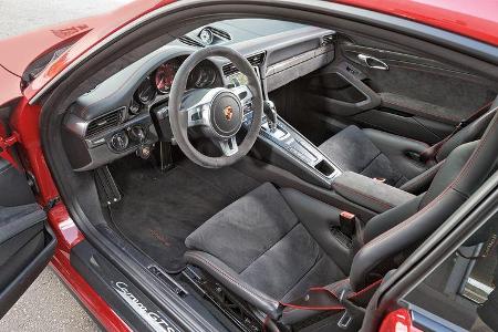 Porsche 911 Carrera GTS, Cockpit