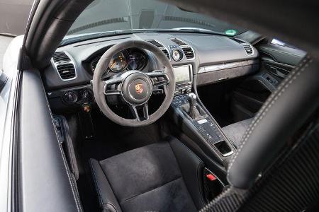 Porsche Cayman GT4, Cockpit
