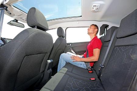 Peugeot 2008 e-HDi 92, Fondsitz, Beinfreiheit