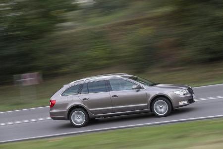 Skoda Superb Combi 2.0 TDI Eleg., Seitenansicht