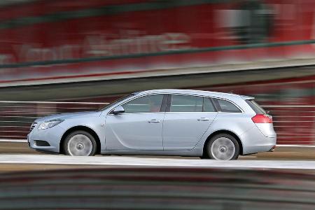Opel Insignia Sports Tourer 2.0 BiTurbo, Seitenansicht