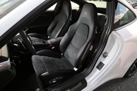 Porsche 911 Carrera GTS, Fahrersitz