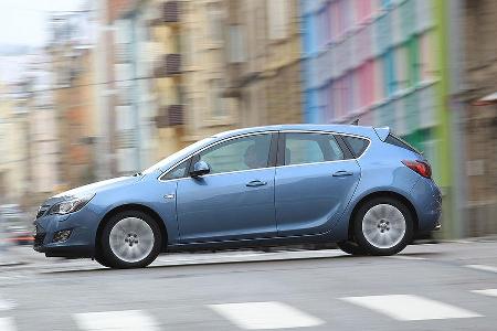 0111, ams 02/2011, Opel Astra 1.4 Turbo