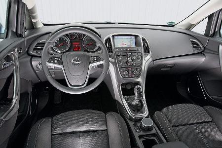 0111, ams 02/2011, Opel Astra 1.4 Turbo, Innenraum