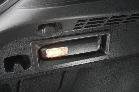 0111, ams 02/2011, Citroen C4 1.6, Taschenlampe