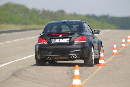 BMW Einser M Coupe, Rückansicht, Teststrecke, Kurve, Hütchen