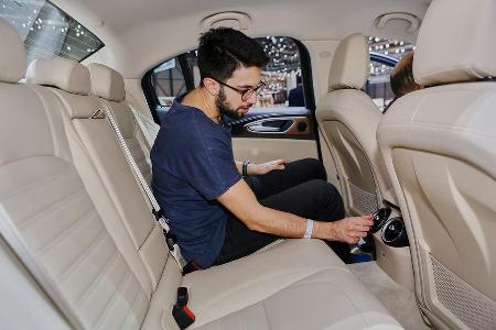 Alfa Romeo Giulia gegen BMW 3er Limousine, Kaltvergleich, Vergleich, Genf, 03/2016