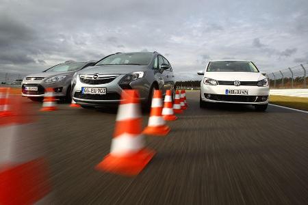 Ford Grand C-Max 2.0 TDCi Titanium, Opel Zafira Tourer 2.0 CDTi Ecoflex Edition, VW Touran 2.0 TDI Highline, Frontansicht