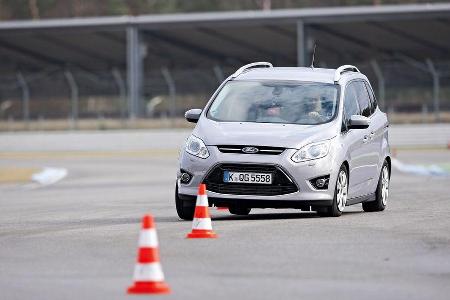 Ford Grand C-Max 2.0 TDCi Titanium, Frontansicht, Slalom