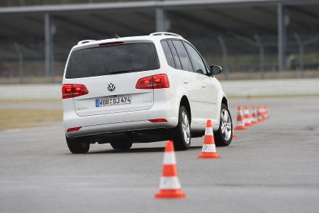 VW Touran 2.0 TDI Highline, Heck, Slalom