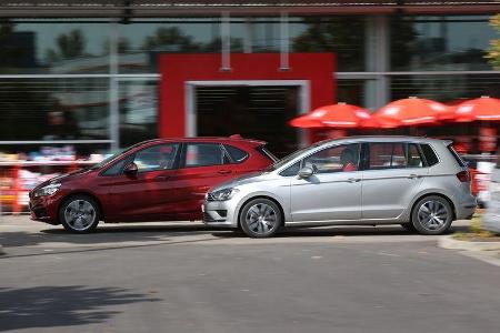 BMW Zweier Active Tourer, VW Golf Sportsvan 2.0 TDI, Seitenansicht
